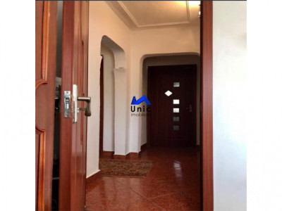 Vanzare apartament 3 camere, zona micro 11 Targoviste