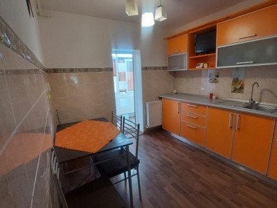 Inchiriere apartament 3 camere, zona RAGC - Targoviste