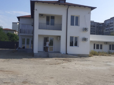Inchiriere cladire comerciala 590 mp si teren 5158 mp Targoviste