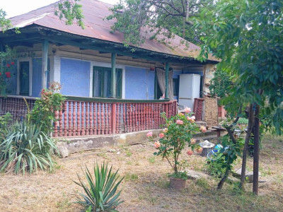 Vânzare casa bătrâneasca și teren, comuna Sirna județ Prahova